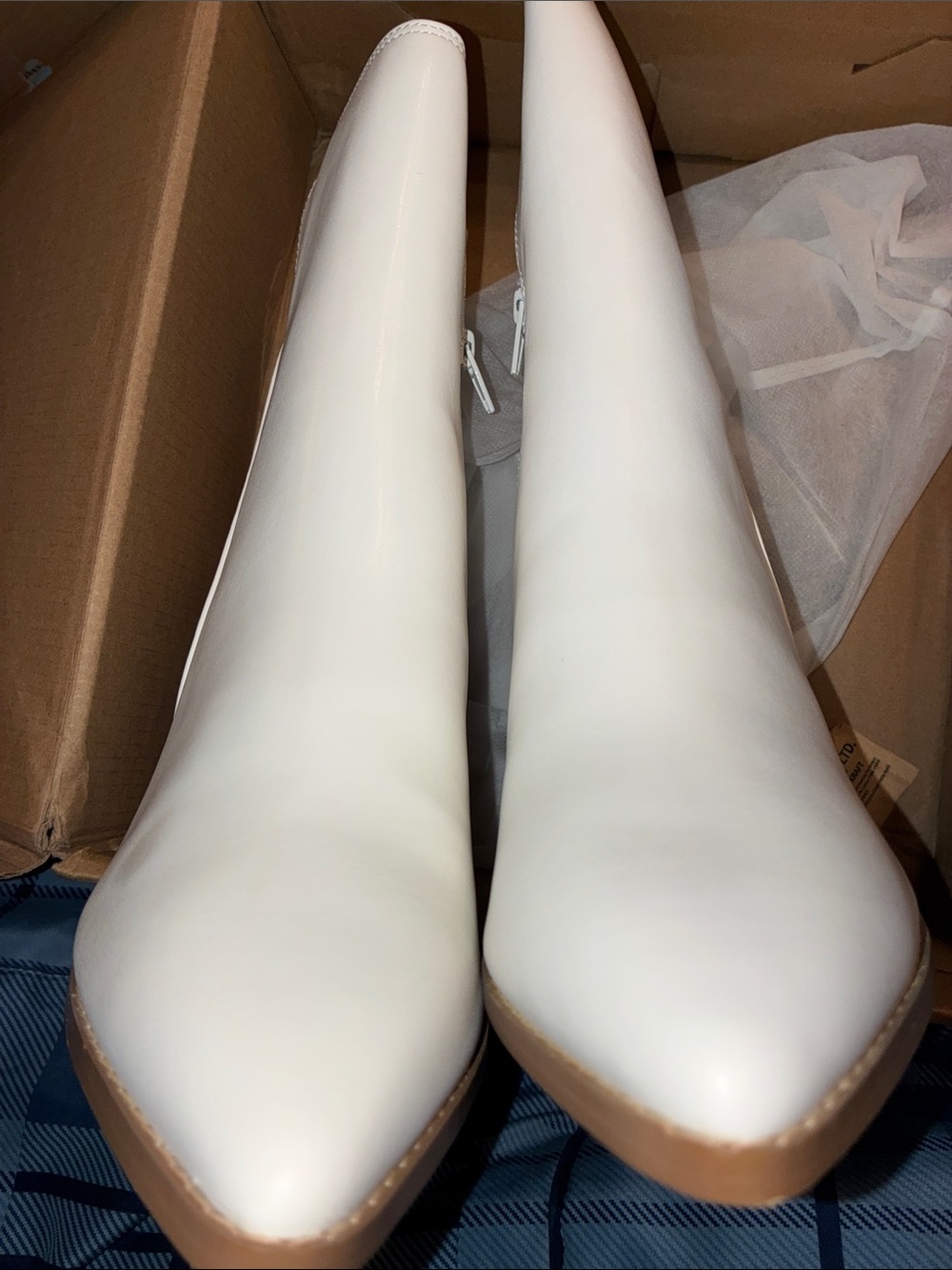 NWT Rilista Womens V Cutout Ankle Boots Pointed Toe Chunky 9.5 White zipper - Picture 8 of 8